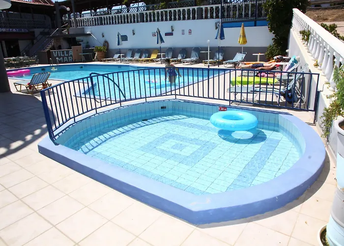 Apart Otel Marina 4*